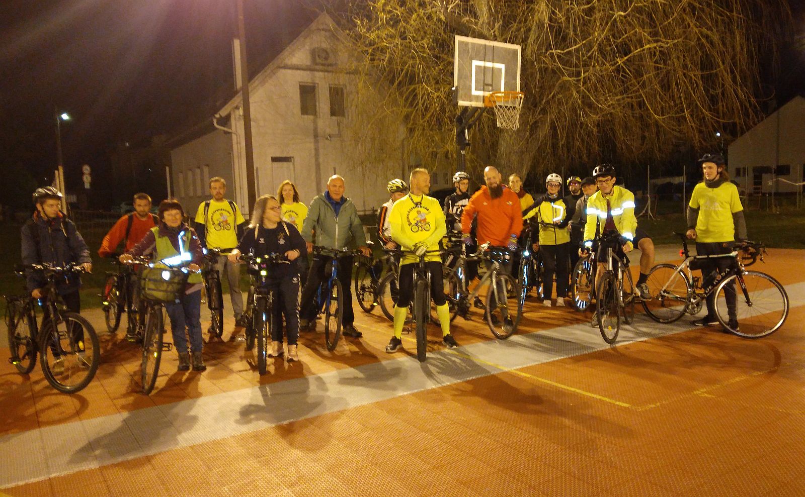 Kihívás Napja - éjszakai tornával és biciklizéssel kezdődtek a fehérvári programok